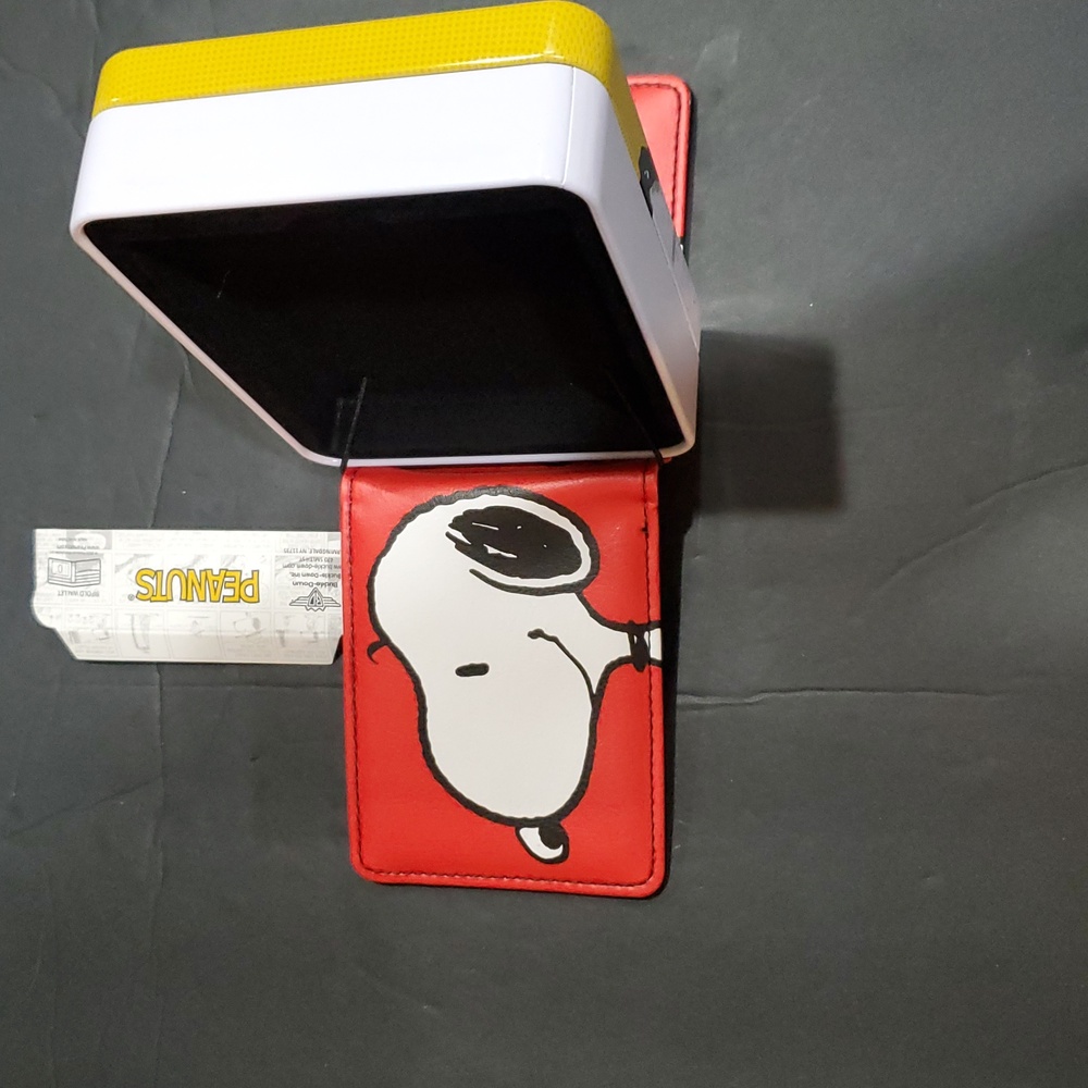 Peanuts Snoopy red oversized Snoopy printed bi-fold wallet in peanuts tin case - Picture 7 of 8
